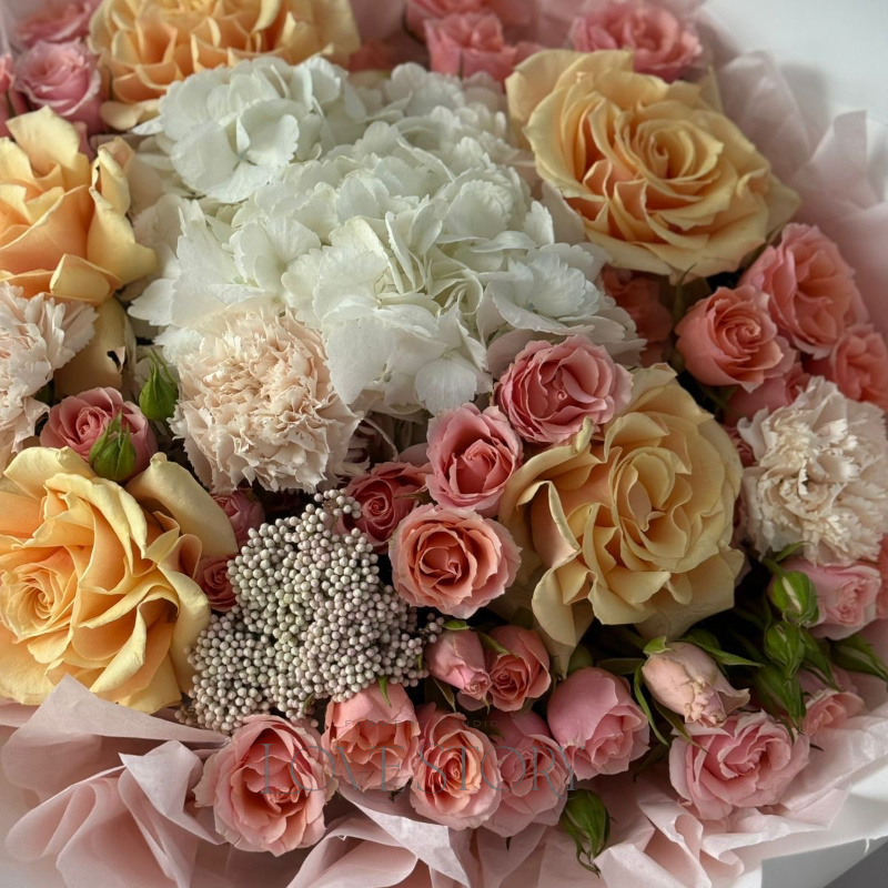 Микс с кремовыми розами 1