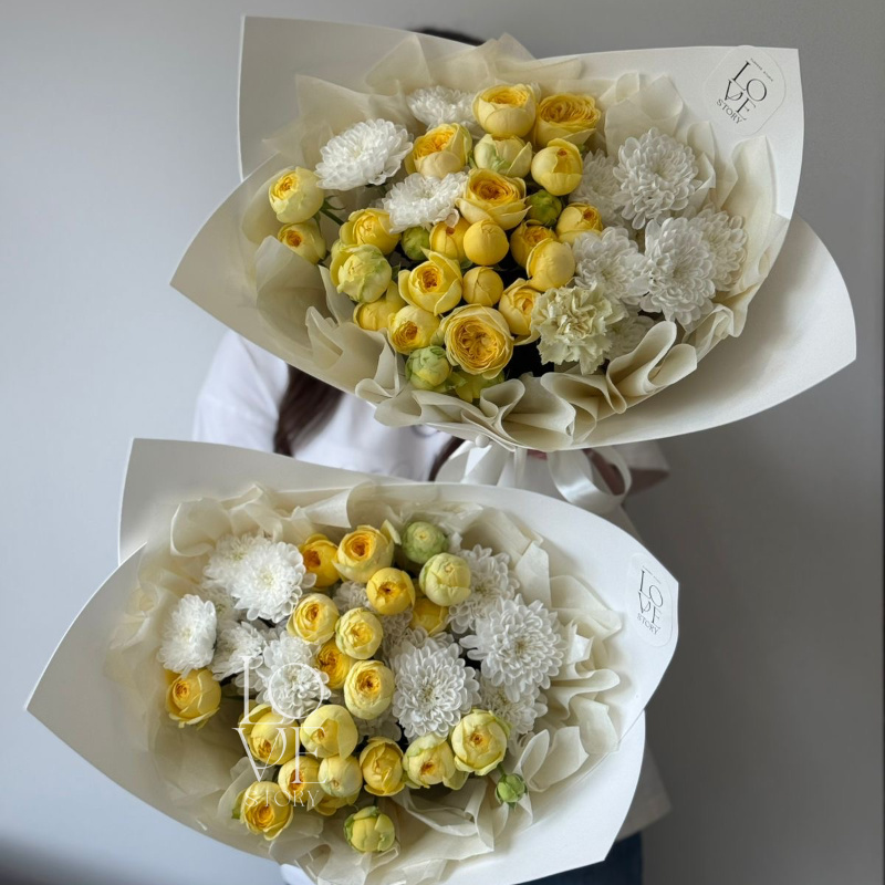 Микс с желтыми кустовыми розами Пиони Бабблз 3