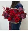 Осенняя корзина с илексом, георгинами и бигуди