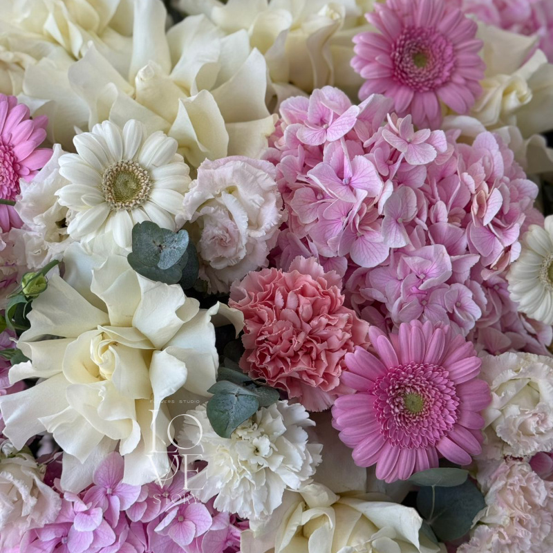 Коробка с Гортензиями и розами 2