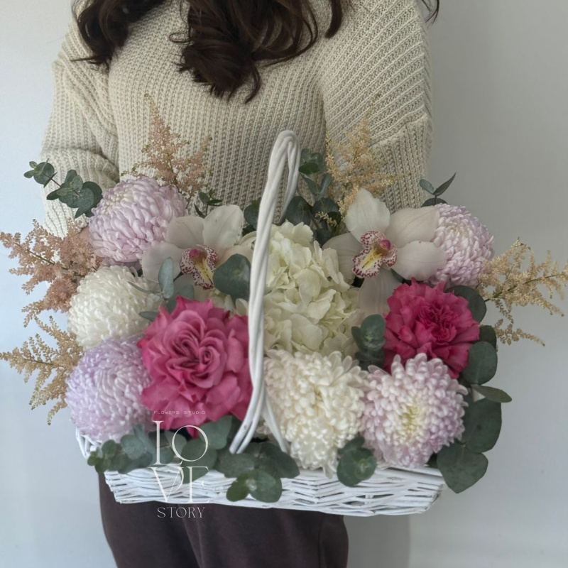 Корзина со светло фиолетовыми бигуди