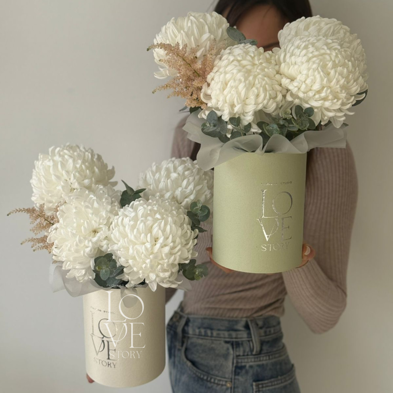 Коробочка с бигуди и астильбоцй 1