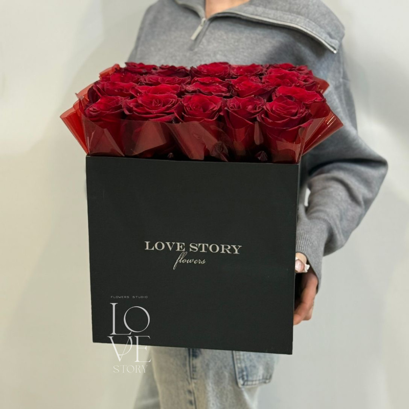 Роза Эксплоер в квадратной коробке  1