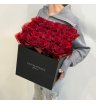 Роза Эксплоер в квадратной коробке 