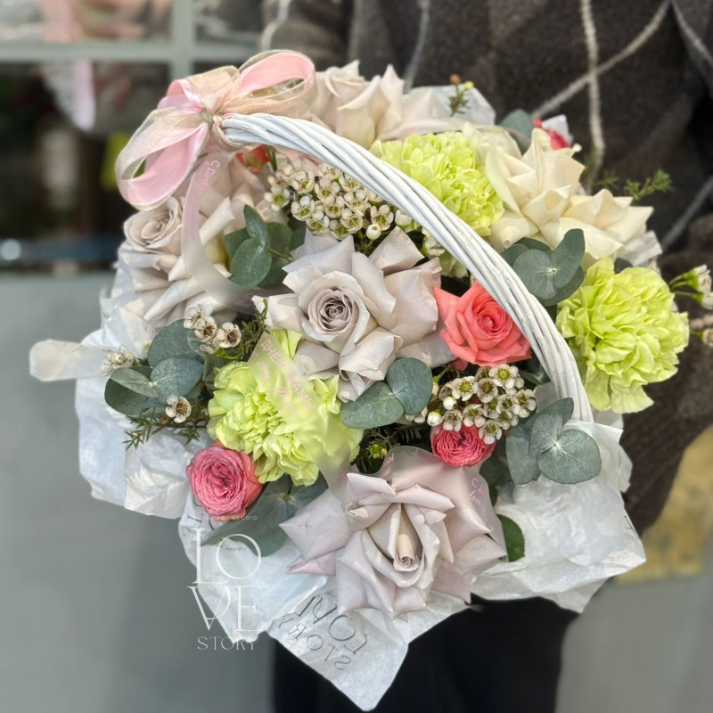 Корзинка с розами Мента