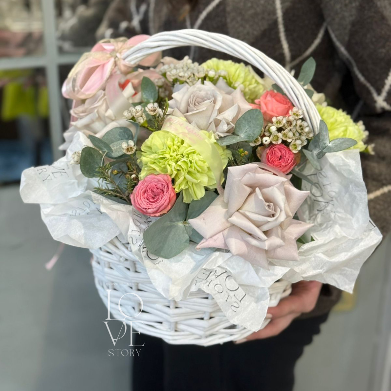 Корзинка с розами Мента 1