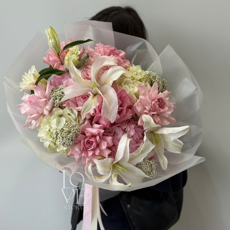 Микс с лилией и гортензиями