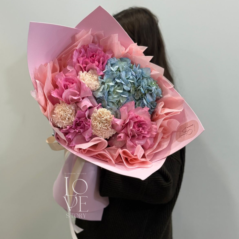 Ярко розовый микс с голубой Гортензией 