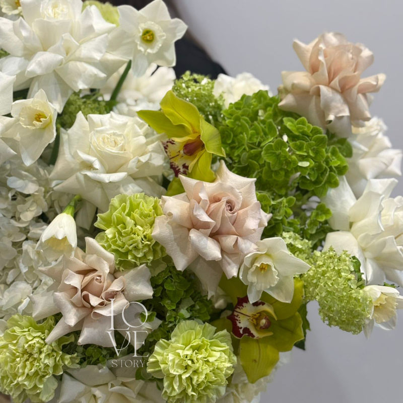 Корзина макси с вибурнумом, розами и орхидеей 2