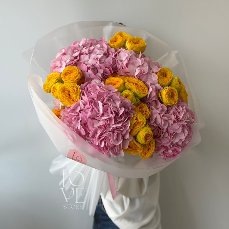 Розовые Гортензии и Голден трендсеттер 