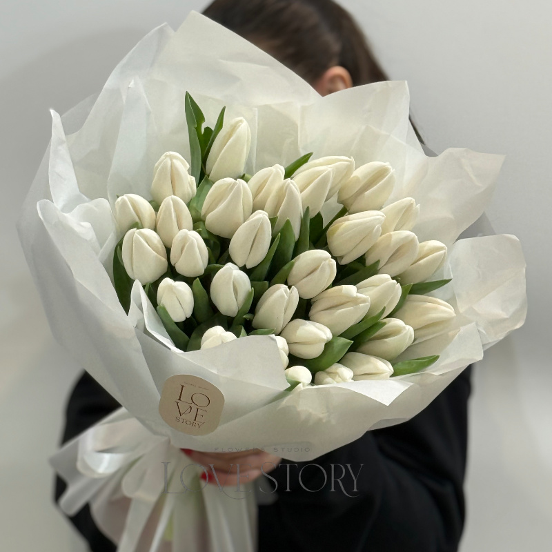 Белые классические тюльпаны 31 шт